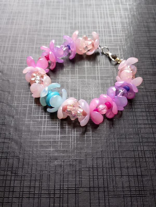 Beautiful flower pink tones elasticated bracelet