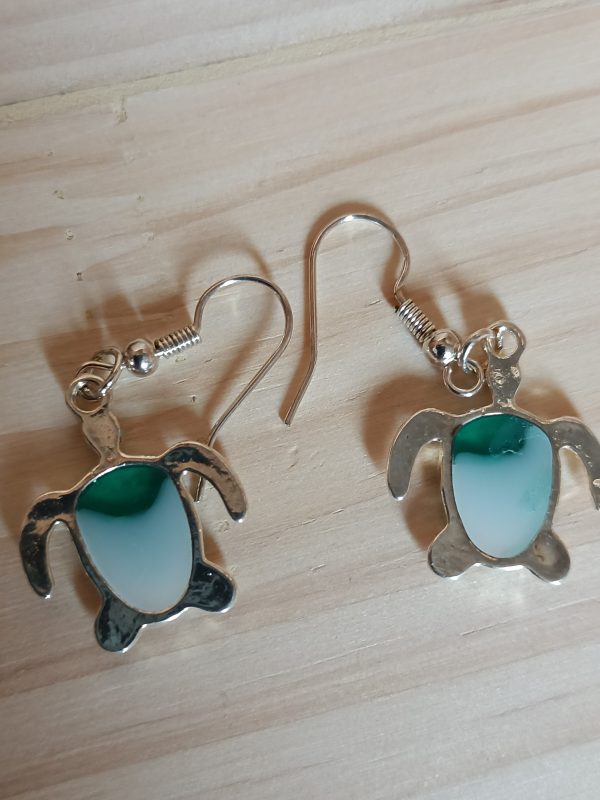 Small Silvertone resin turtle earrings for pierced ears - Image 3