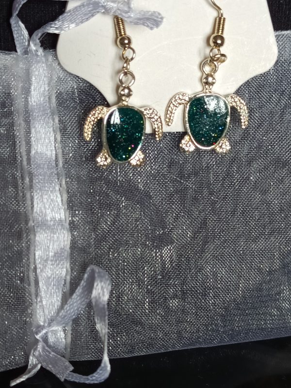 Small Silvertone resin turtle earrings for pierced ears - Image 3