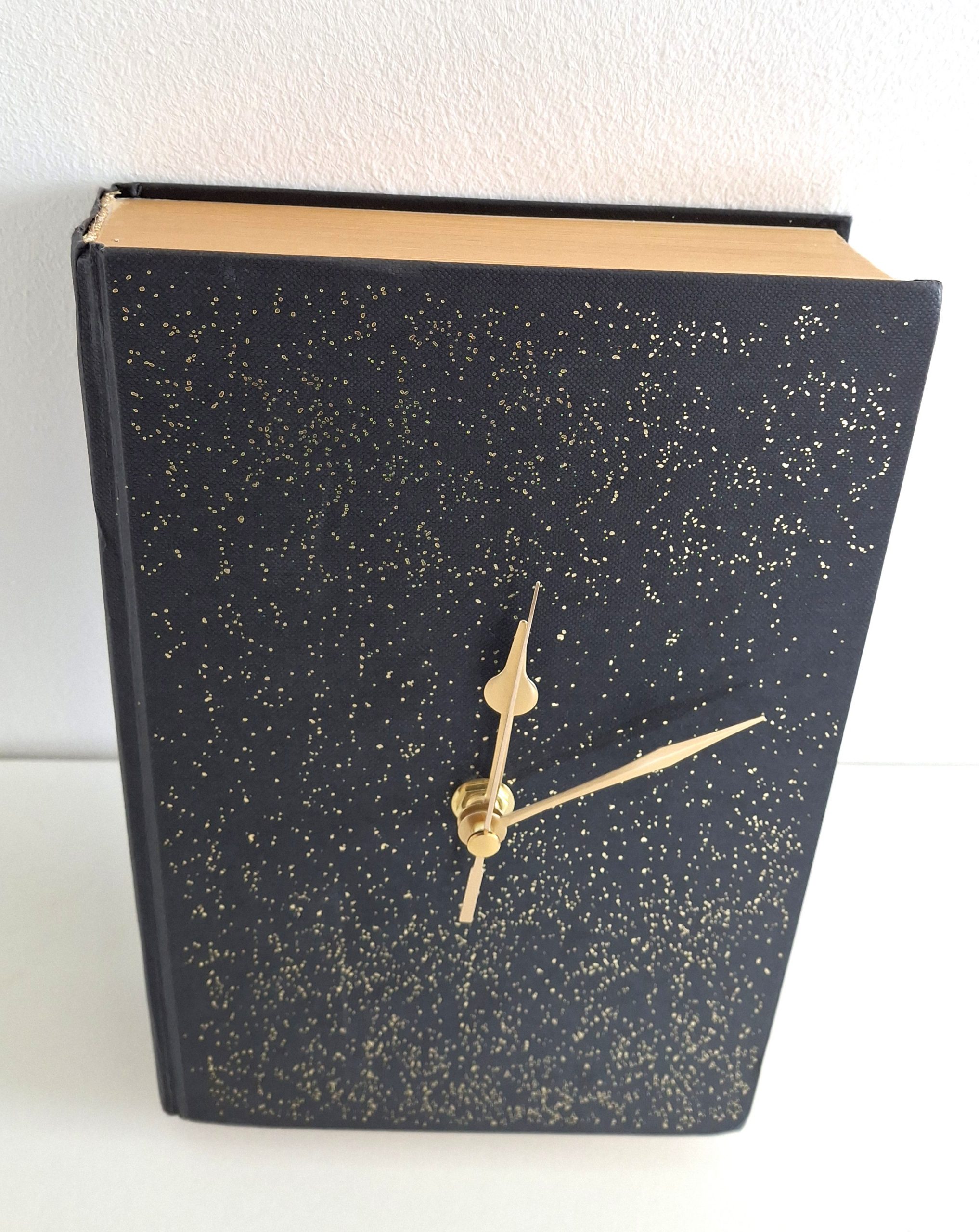 Book Clock - Image 2
