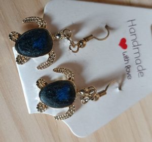 Small Silvertone resin turtle earrings for pierced ears