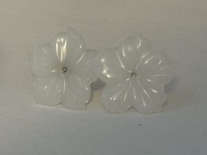 White Flower resin stud earrings