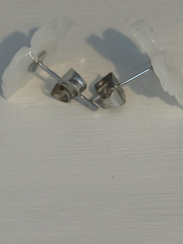 White Flower resin stud earrings - Image 3