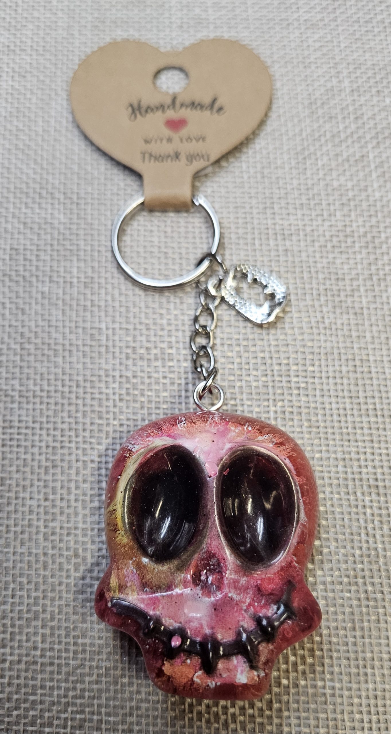 Handmade Resin Skull Keyring | Spooky Halloween Keychain | Gothic Gift | Creepy Cute Accessory