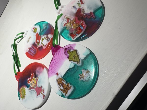 Set of 4 Grinch Themed Christmas Baubles - Image 2
