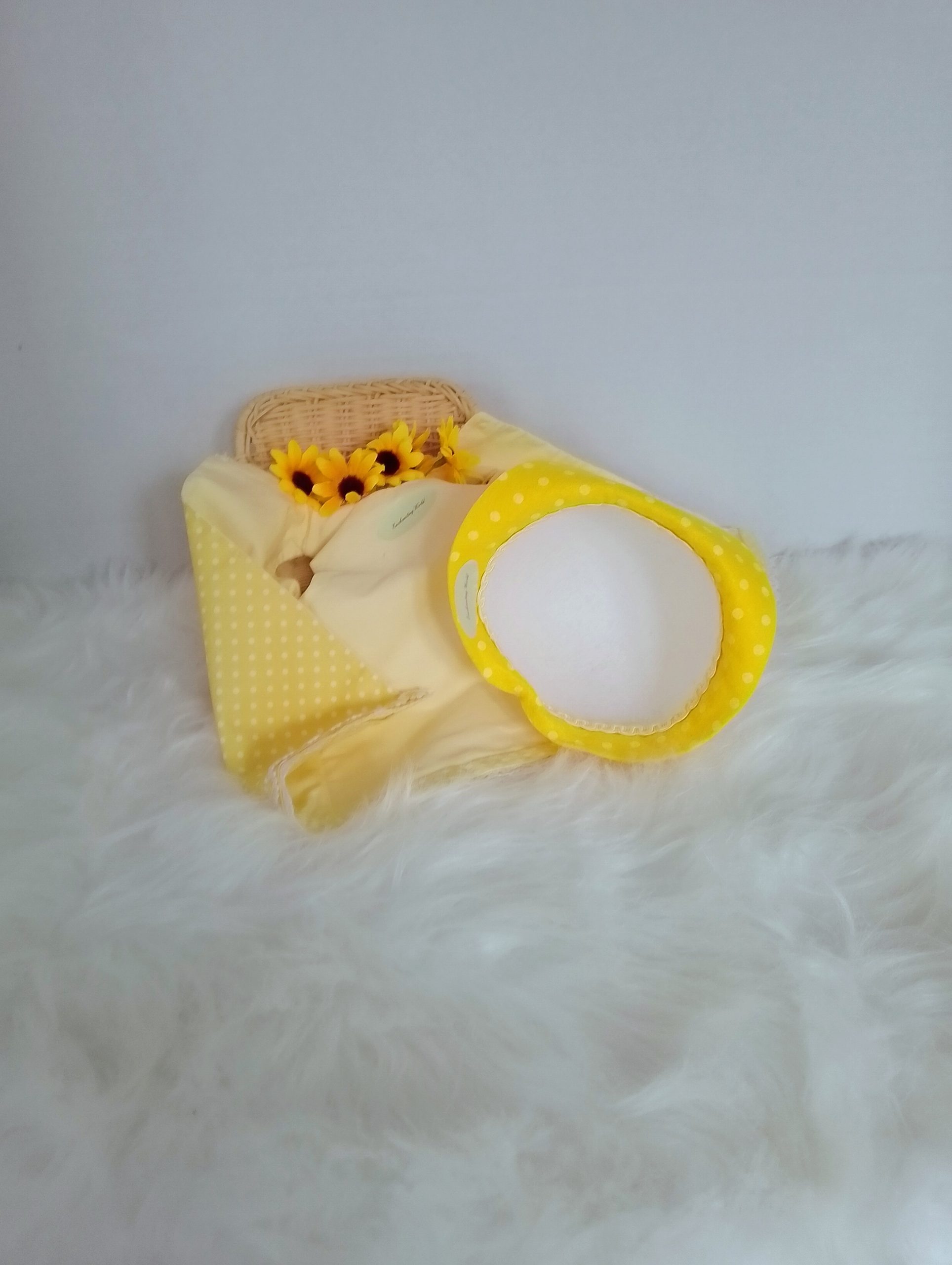 Custom-clothed teddy bear (original base : 'Bear and Me' by Charlie Bears) with unique, handcrafted summer dress and cloche hat by Enchanting World. - Image 7