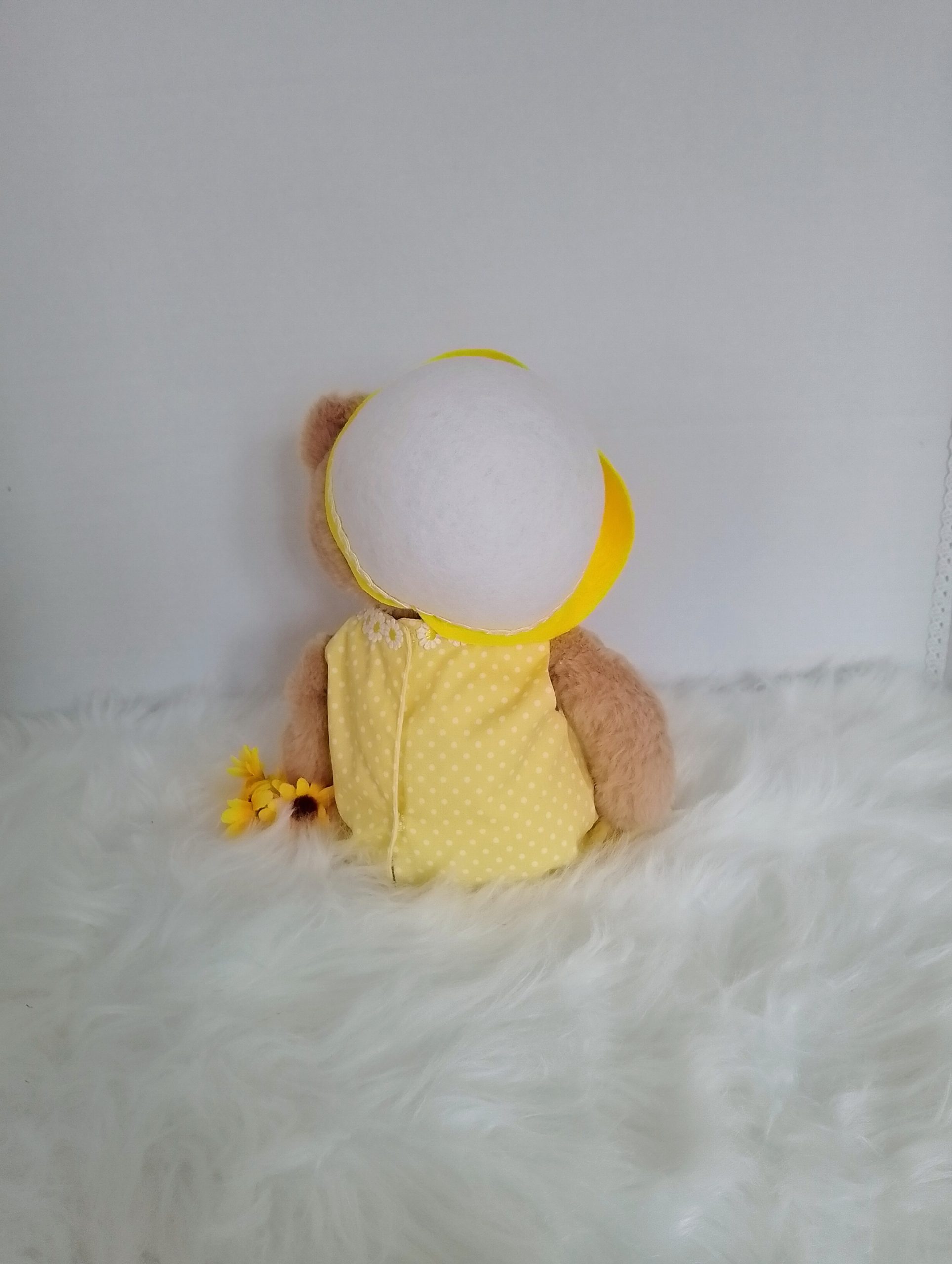 Custom-clothed teddy bear (original base : 'Bear and Me' by Charlie Bears) with unique, handcrafted summer dress and cloche hat by Enchanting World. - Image 3