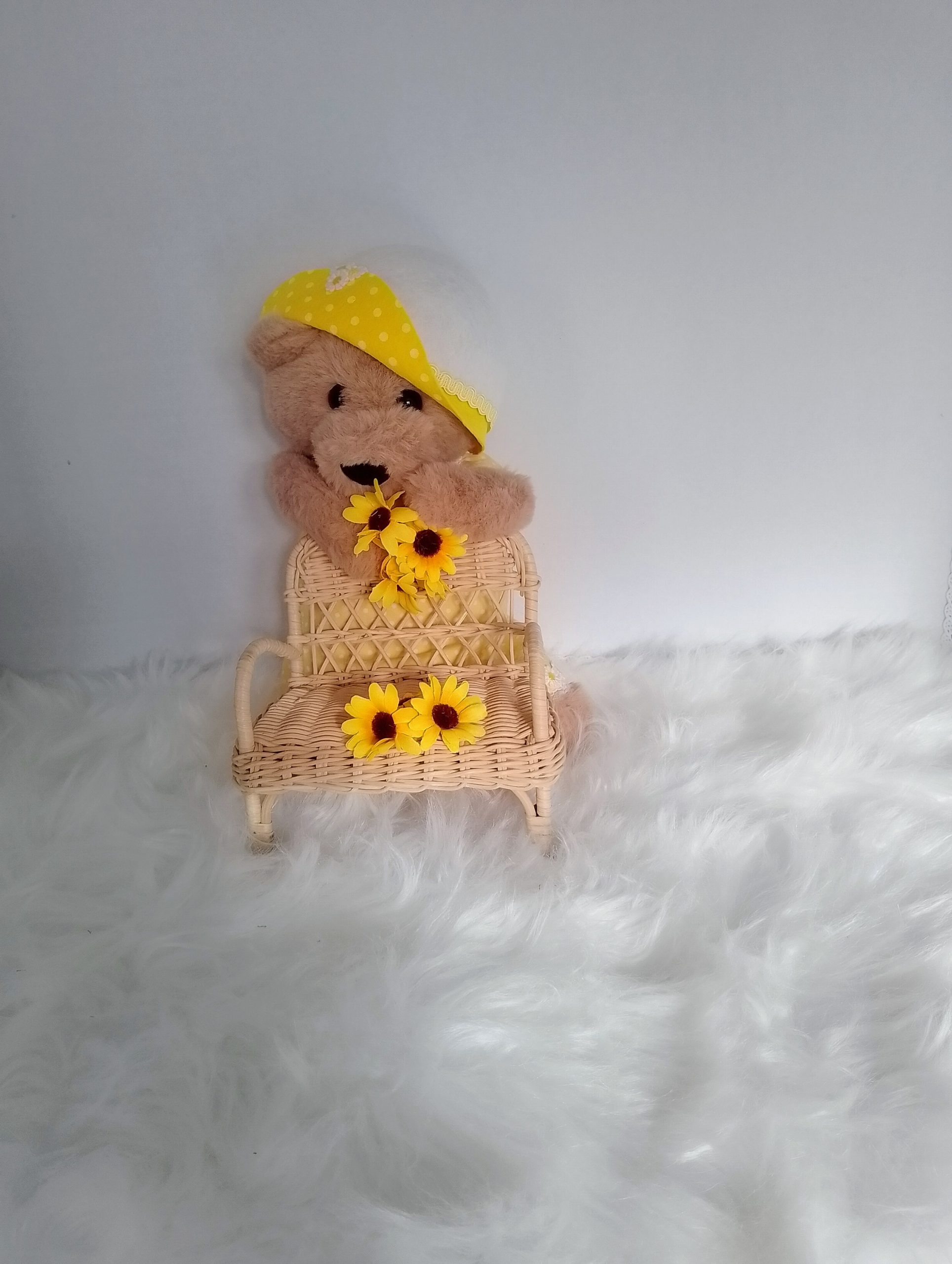 Custom-clothed teddy bear (original base : 'Bear and Me' by Charlie Bears) with unique, handcrafted summer dress and cloche hat by Enchanting World. - Image 4