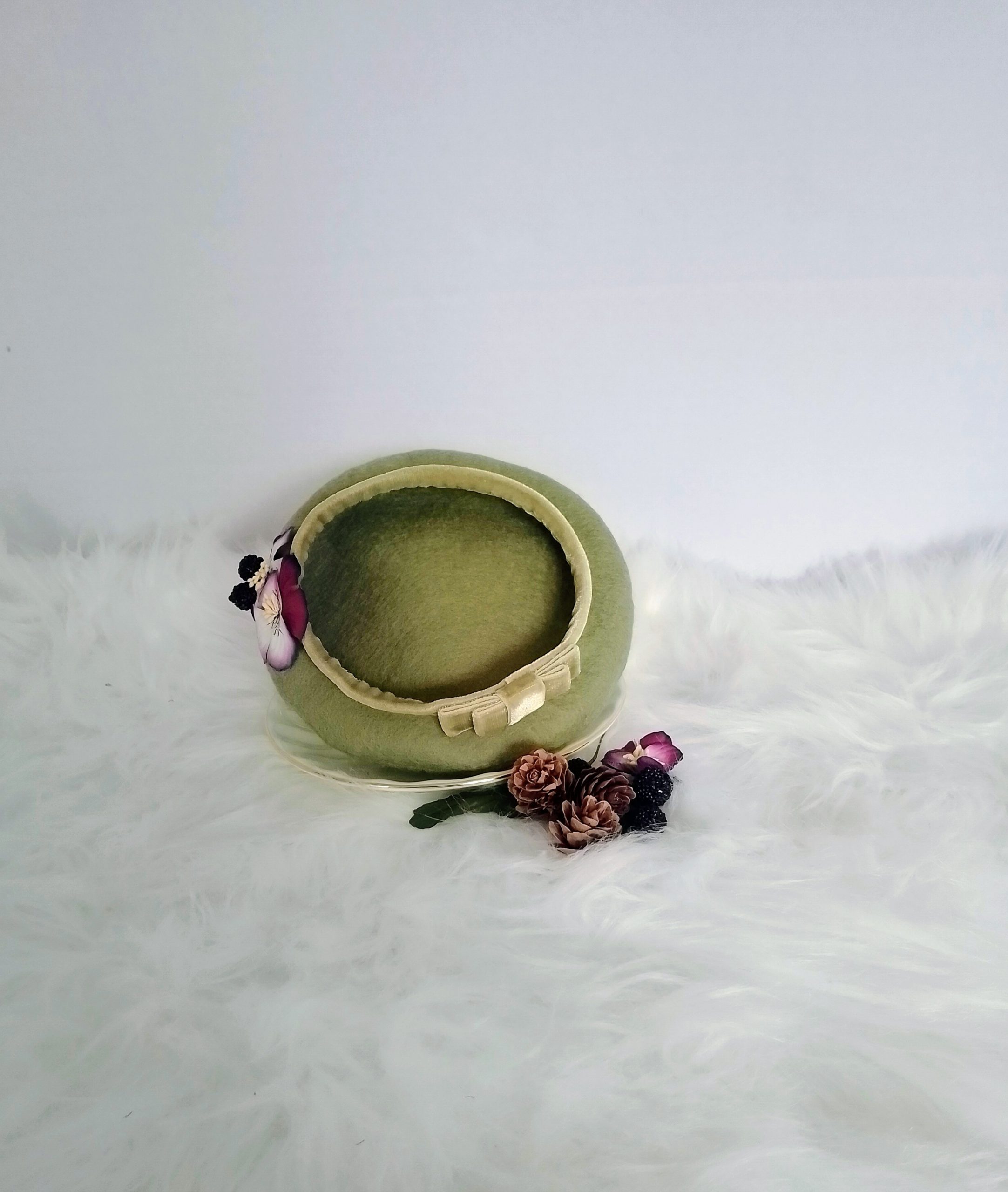 New, high-quality generic, non-branded soft toy teddy bear with unique, custom-made autumn skirt, jumper, French beret and handbag by Enchanting World. - Image 10