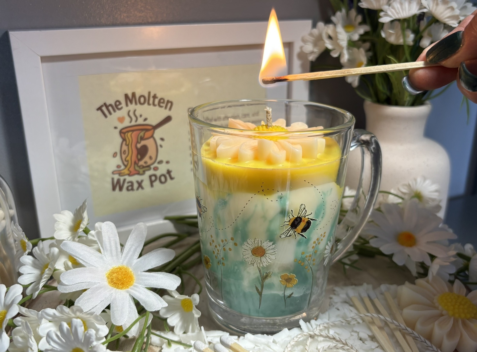 🌼✨ Daisy T‑Mug Candle — Handmade Perfume‑Inspired Soy Wax