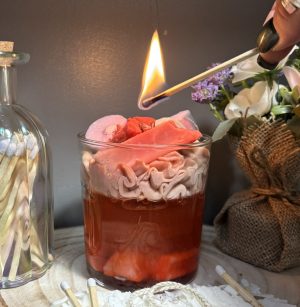 🍇 Black Plum & Rhubarb Candle – Handmade Fruity Soy & Gel Wax