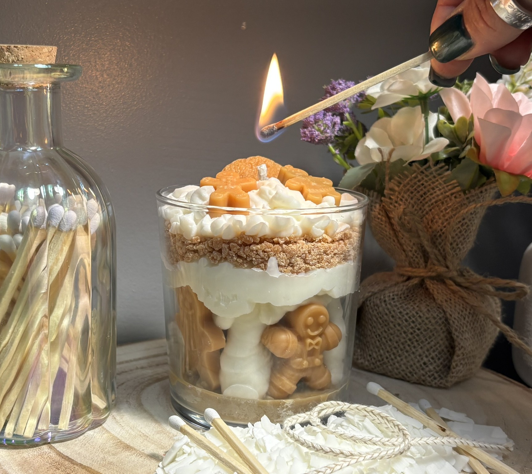 🍪 Spicy Gingerbread Cream Candle — Handmade Vegan Dessert‑Style Soy Wax