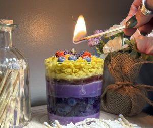 🫐 Heavenly Berries Cupcake – Blueberry & Raspberry Dessert Candle