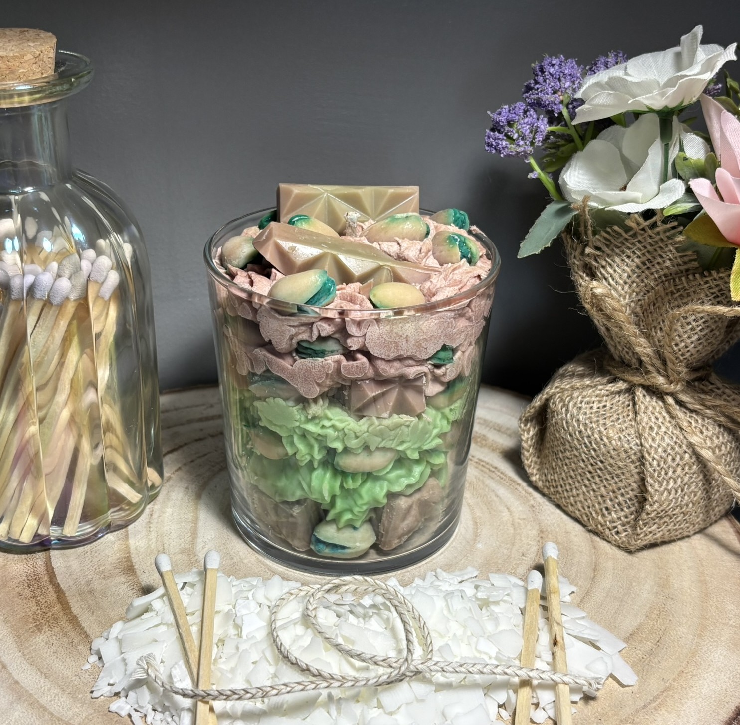 🍫🥜 Dubai Chocolate Pistachio Dessert Candle — Handmade Luxury Soy Wax - Image 2