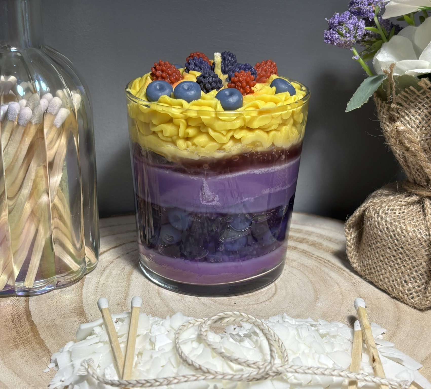 🫐 Heavenly Berries Cupcake – Blueberry & Raspberry Dessert Candle - Image 2