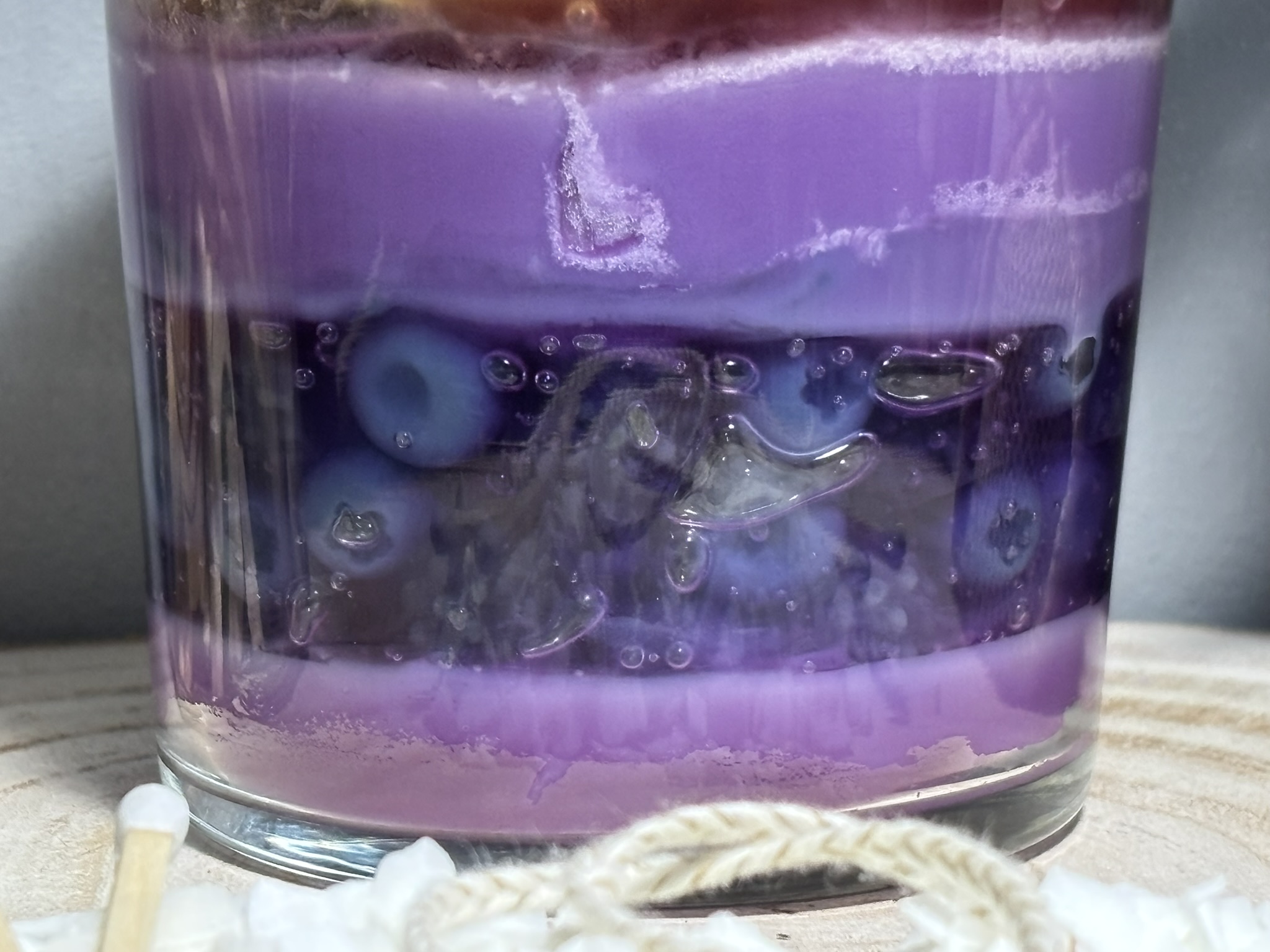 🫐 Heavenly Berries Cupcake – Blueberry & Raspberry Dessert Candle - Image 4