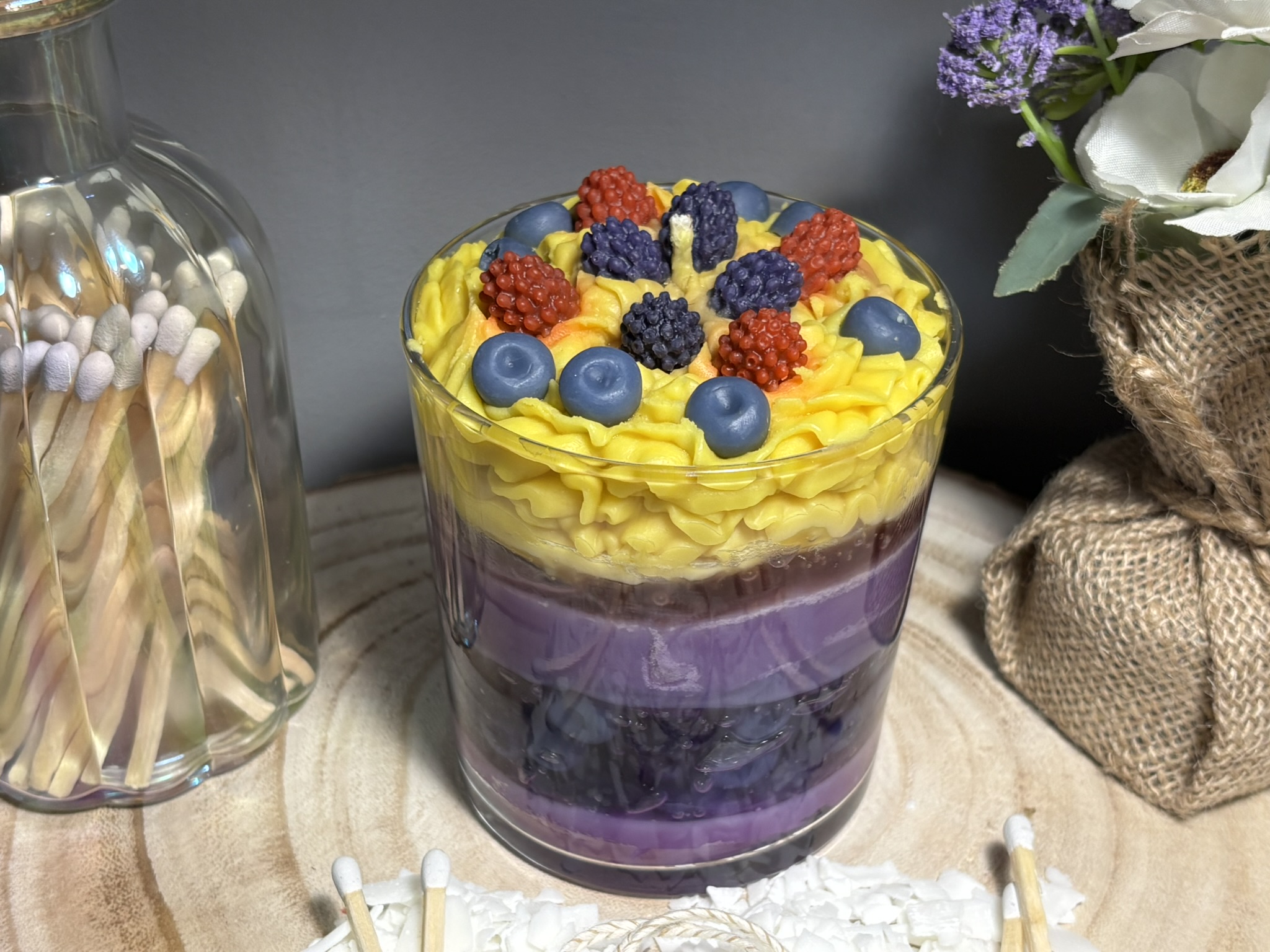 🫐 Heavenly Berries Cupcake – Blueberry & Raspberry Dessert Candle - Image 6