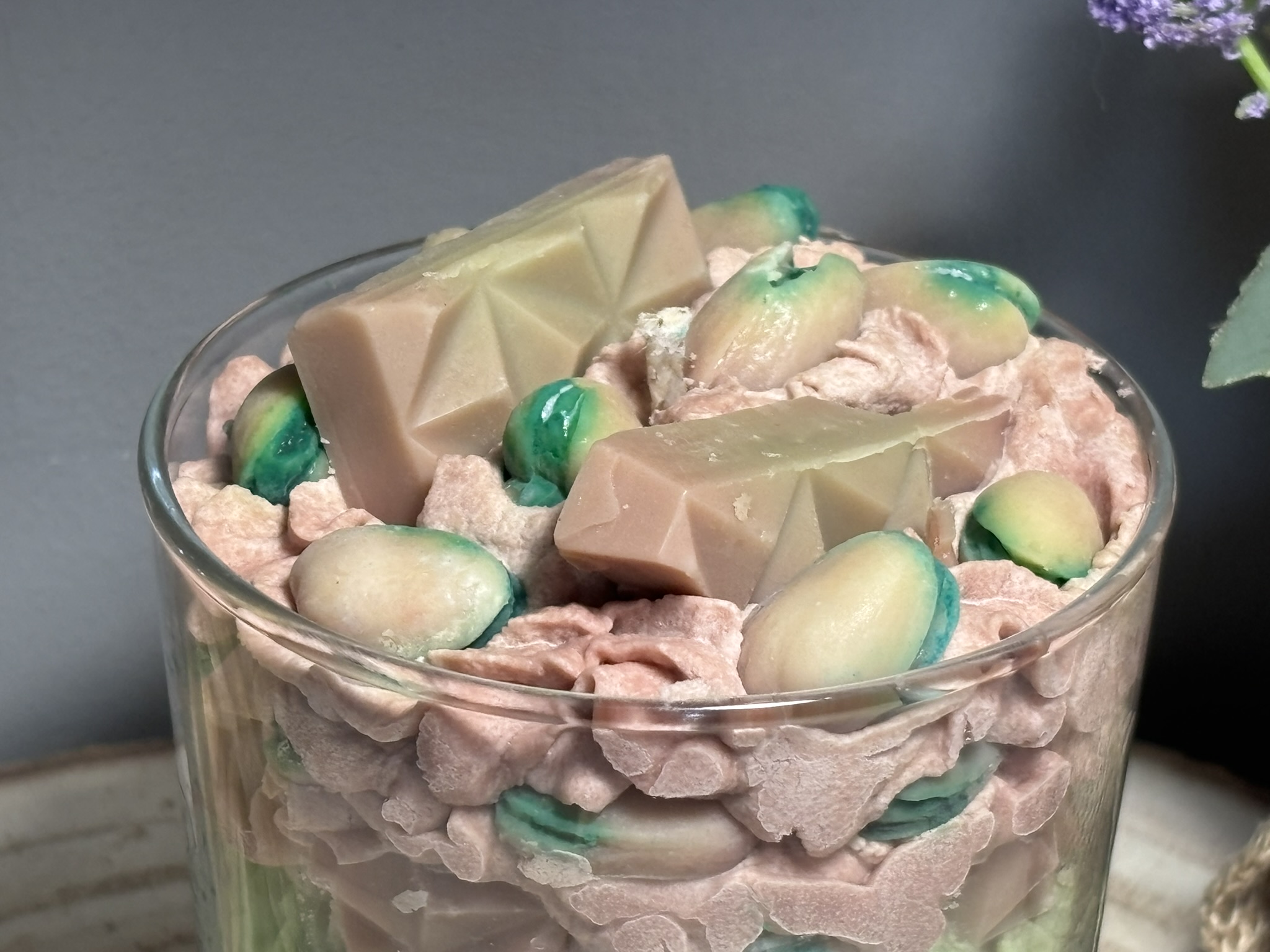 🍫🥜 Dubai Chocolate Pistachio Dessert Candle — Handmade Luxury Soy Wax - Image 9