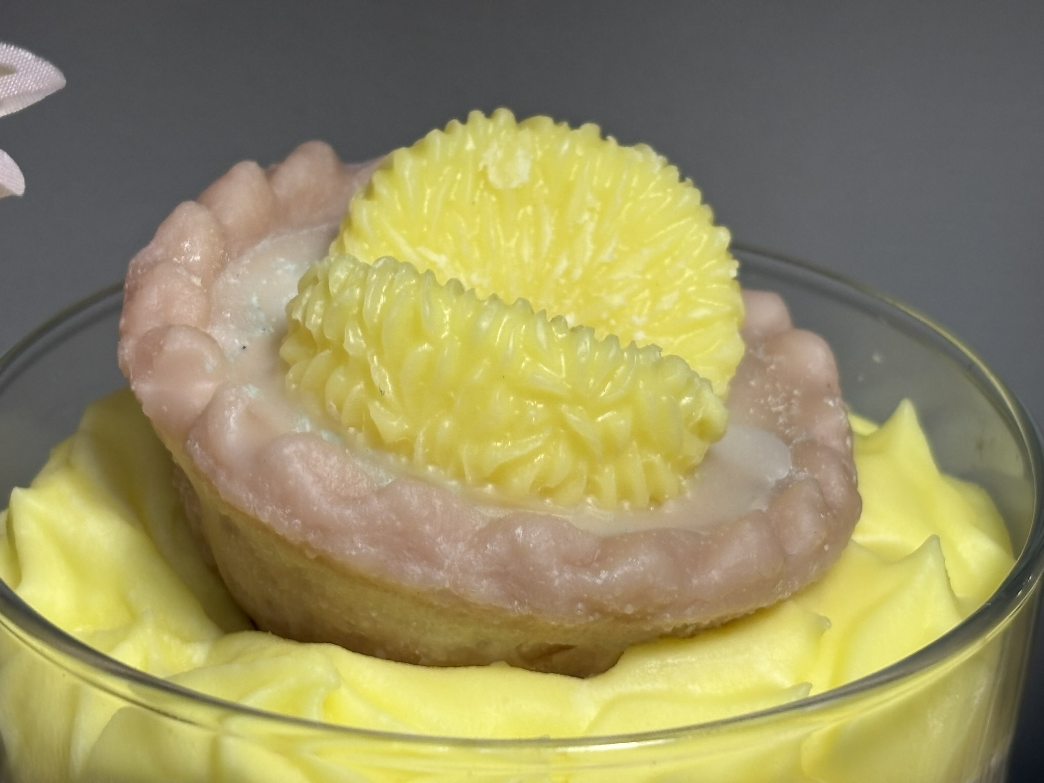 🍋 Lemon Meringue‑Style Dessert Candle — Handmade Citrus‑Cream Soy Wax - Image 9
