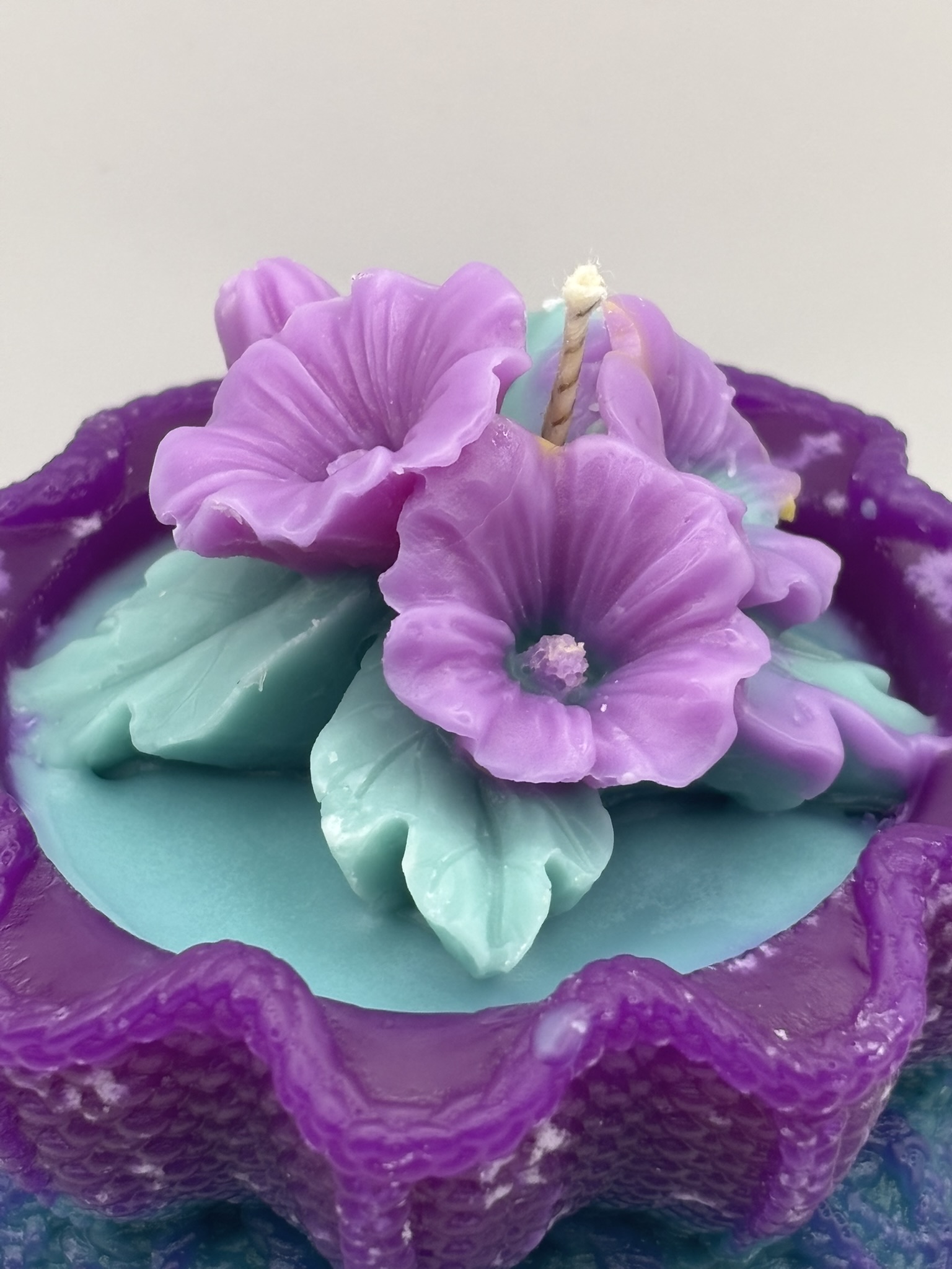 🌿 Teal & Purple Woven Bag‑Style Pillar Candle — Fresh Linen Scent - Image 4