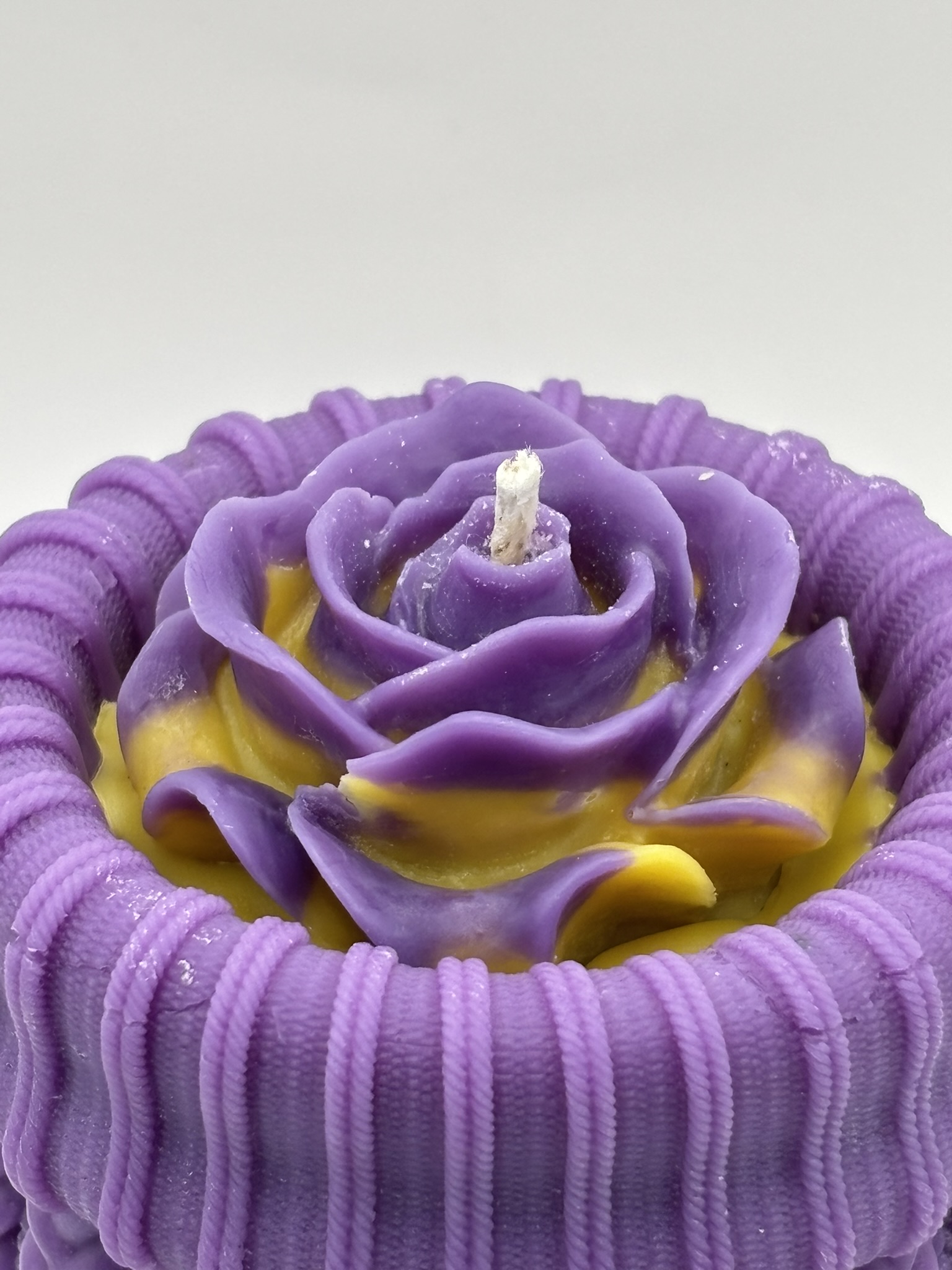 💐🧴 Small Alien Woven Cuff Pillar Candle — Alien (Perfume Inspired) - Image 5