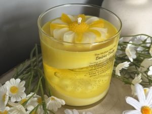 🌼 Daisy Flower Candle — Handmade Perfume‑Inspired Soy Wax Candle