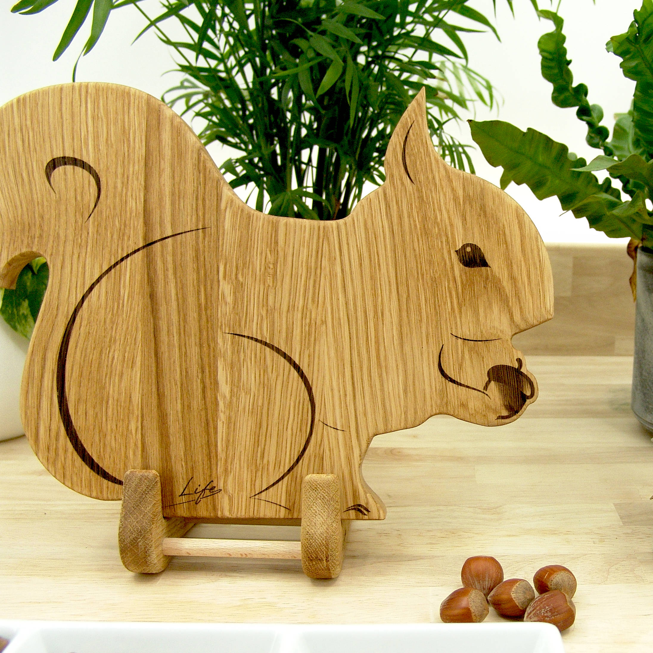 Squirrel Chopping Board - Oak, Wooden Hand Made - Image 2