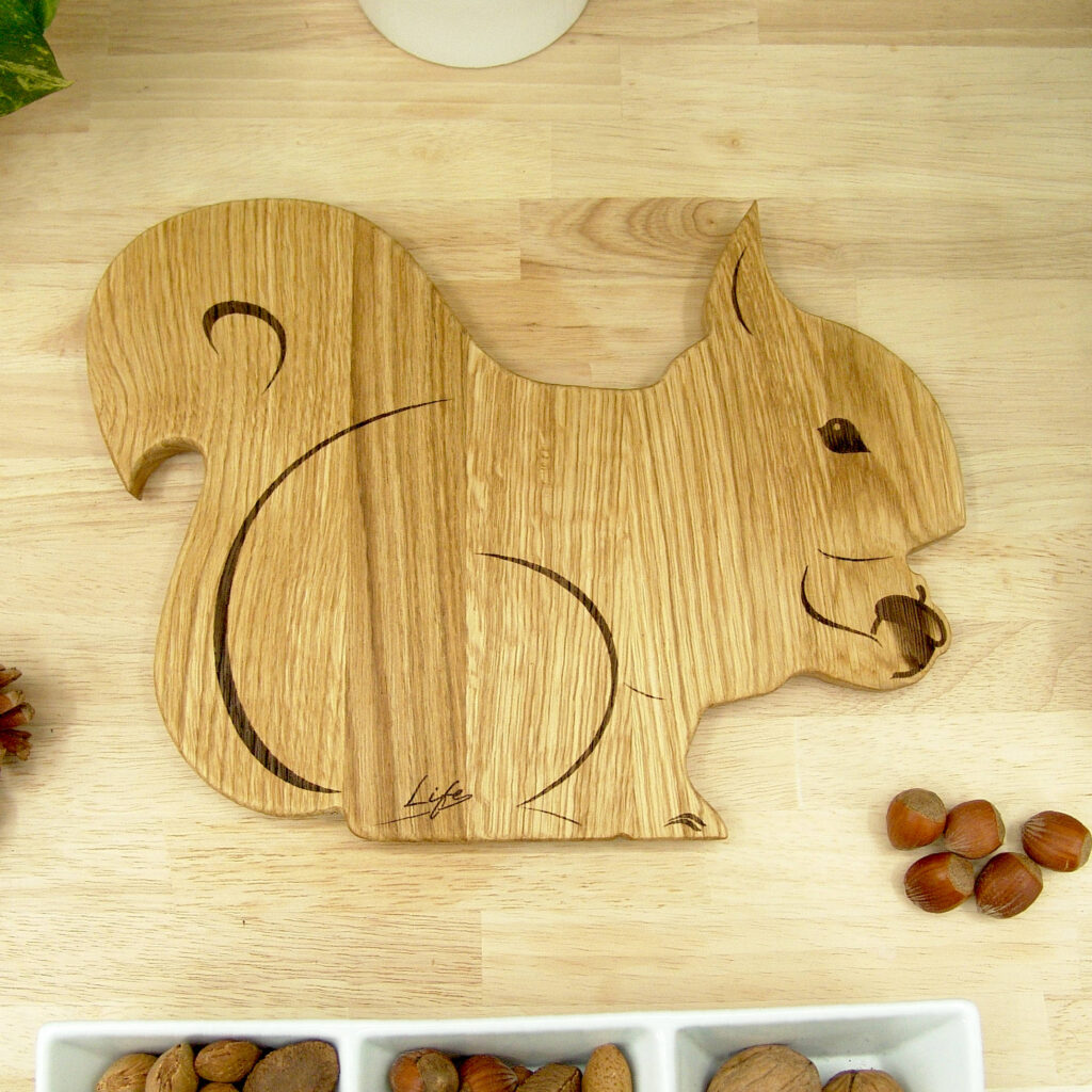 Squirrel Chopping Board - Oak, Wooden Hand Made