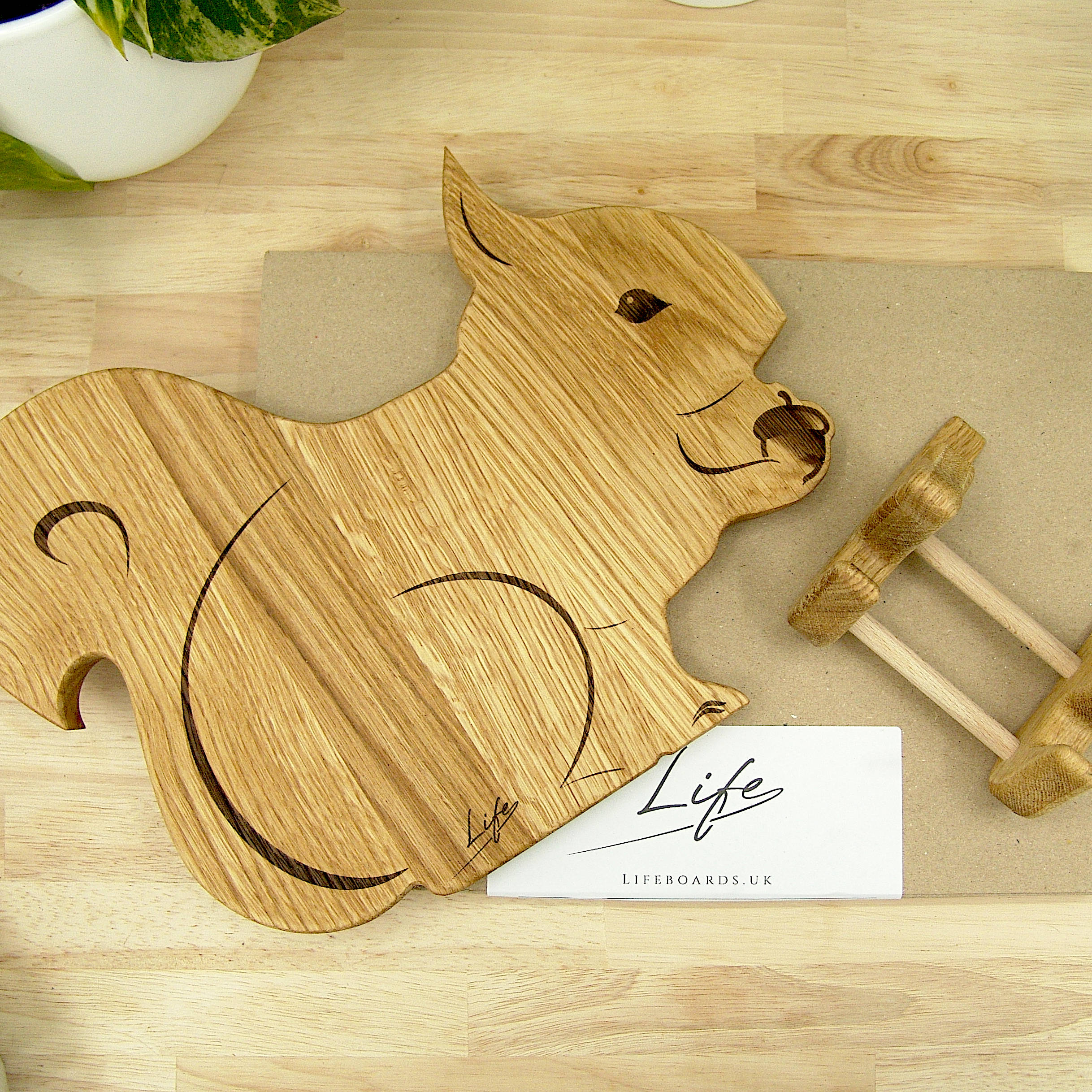 Squirrel Chopping Board - Oak, Wooden Hand Made - Image 3