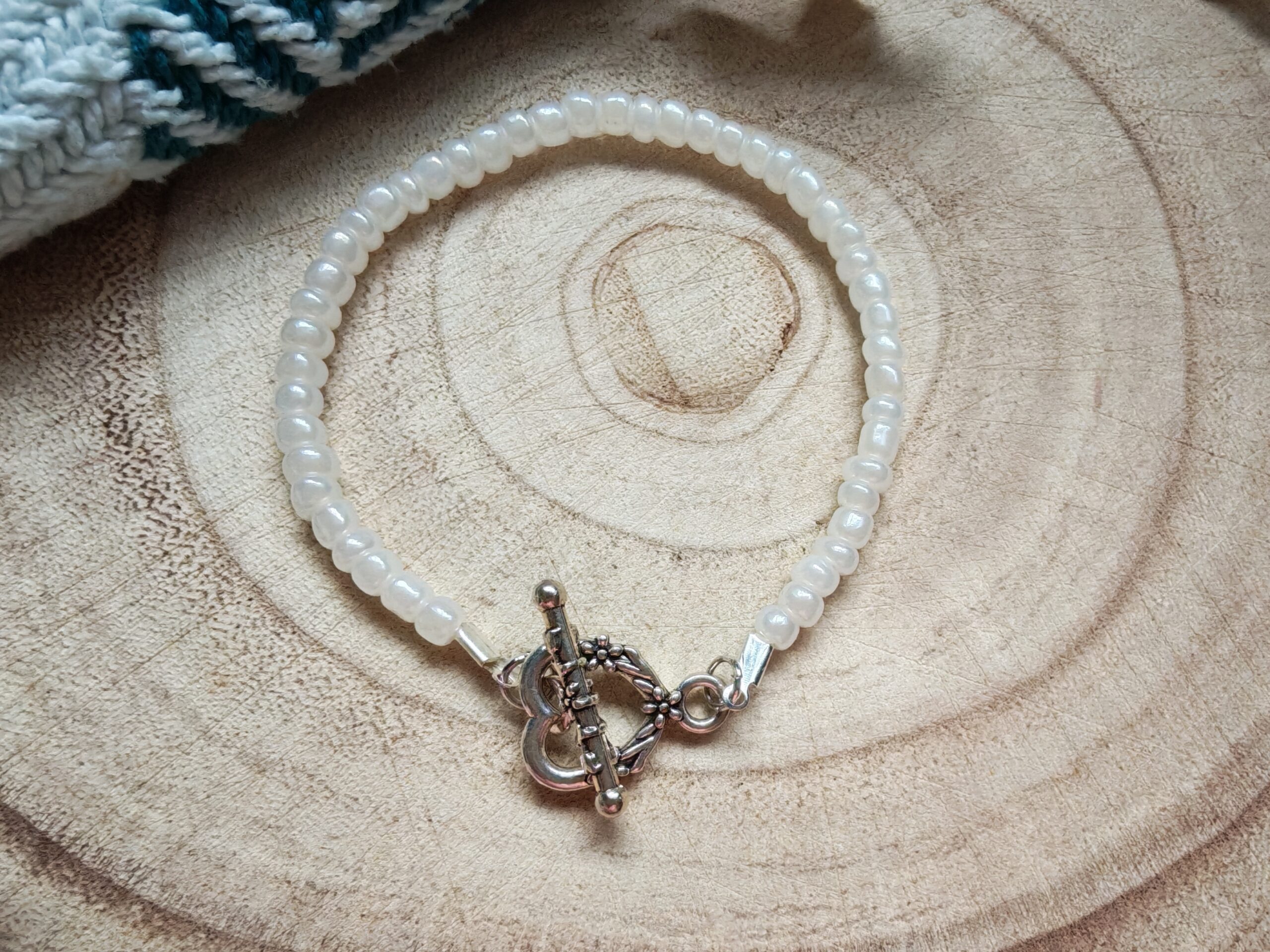 White beaded bracelet with heart t-bar - Image 2