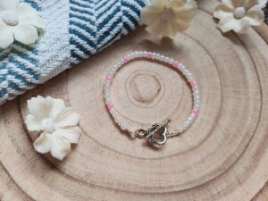 White/pink beaded bracelet with heart t-bar