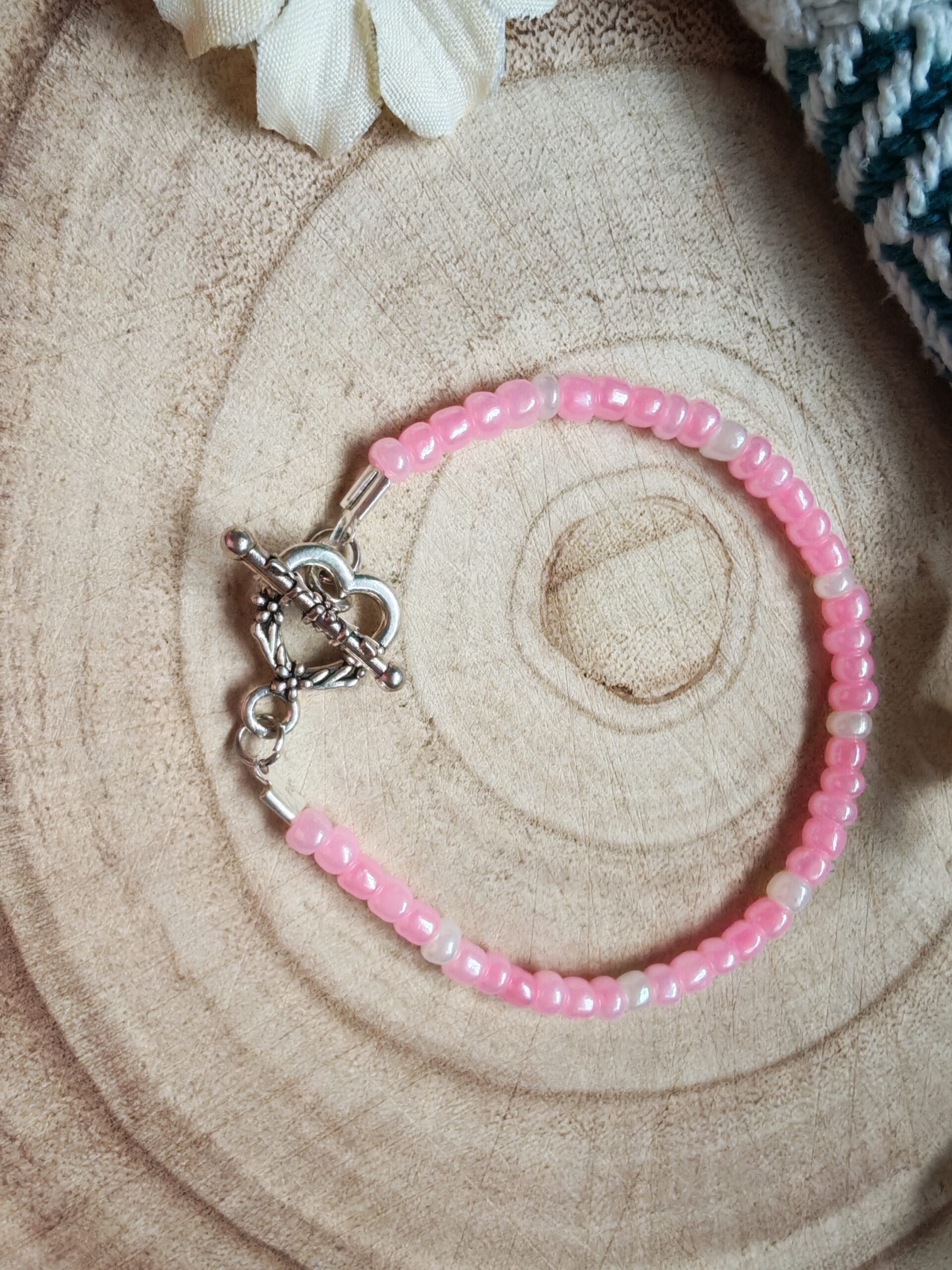 Pink/white beaded bracelet with heart t-bar - Image 2