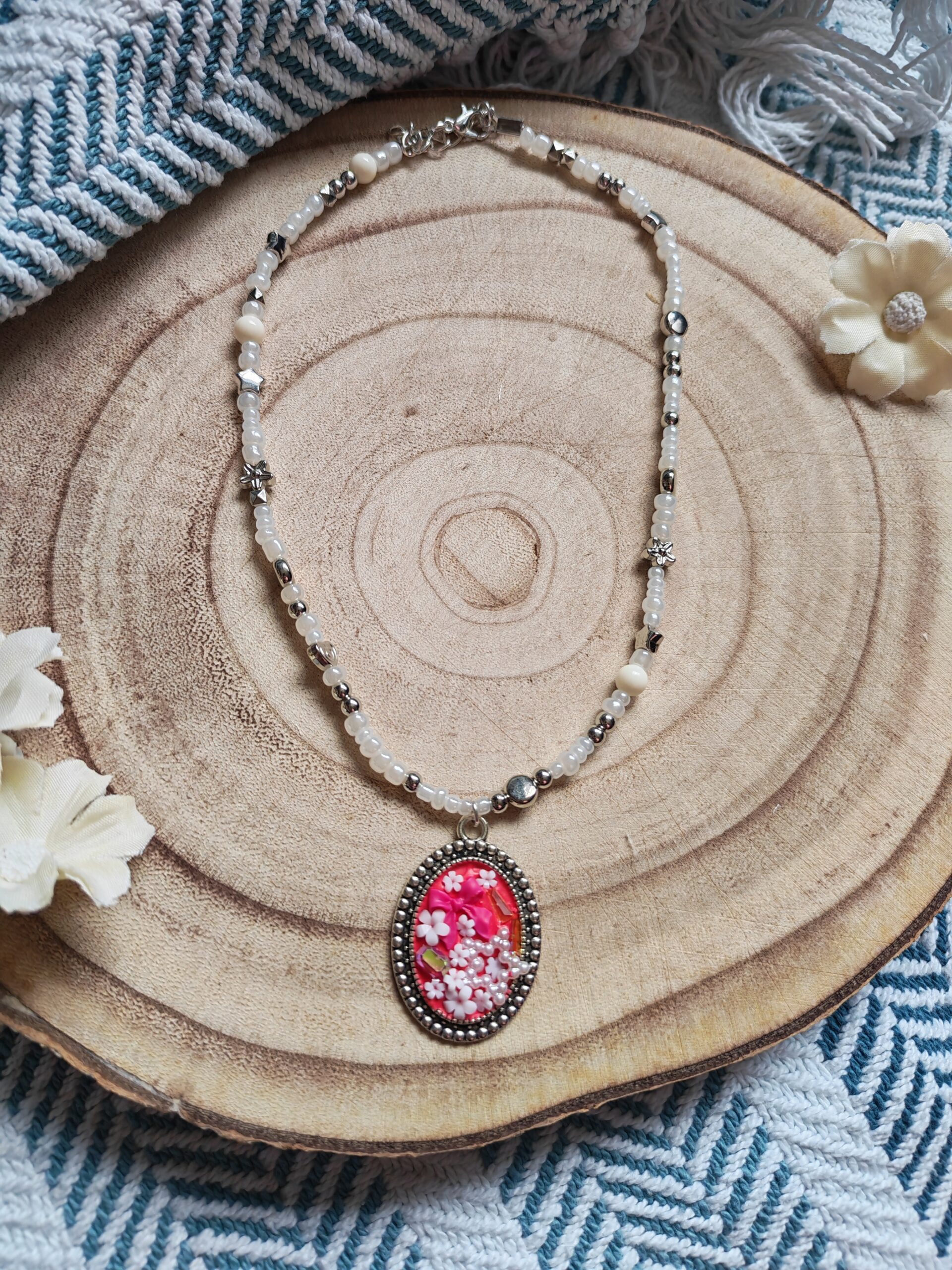 Girls beaded red flower pendant necklace - Image 2