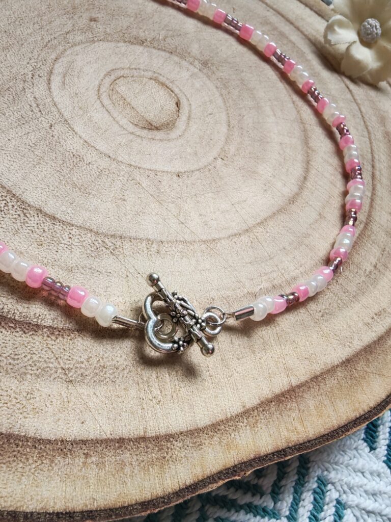 Pink/white Beaded heart t-bar and loop necklace