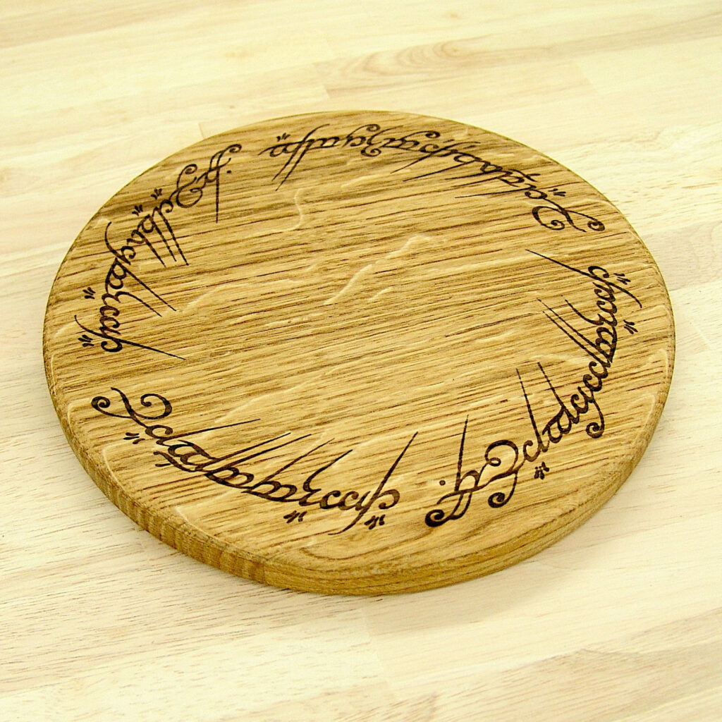 Lord of the Rings Chopping Board: Ring of Power, Solid Oak 23cm