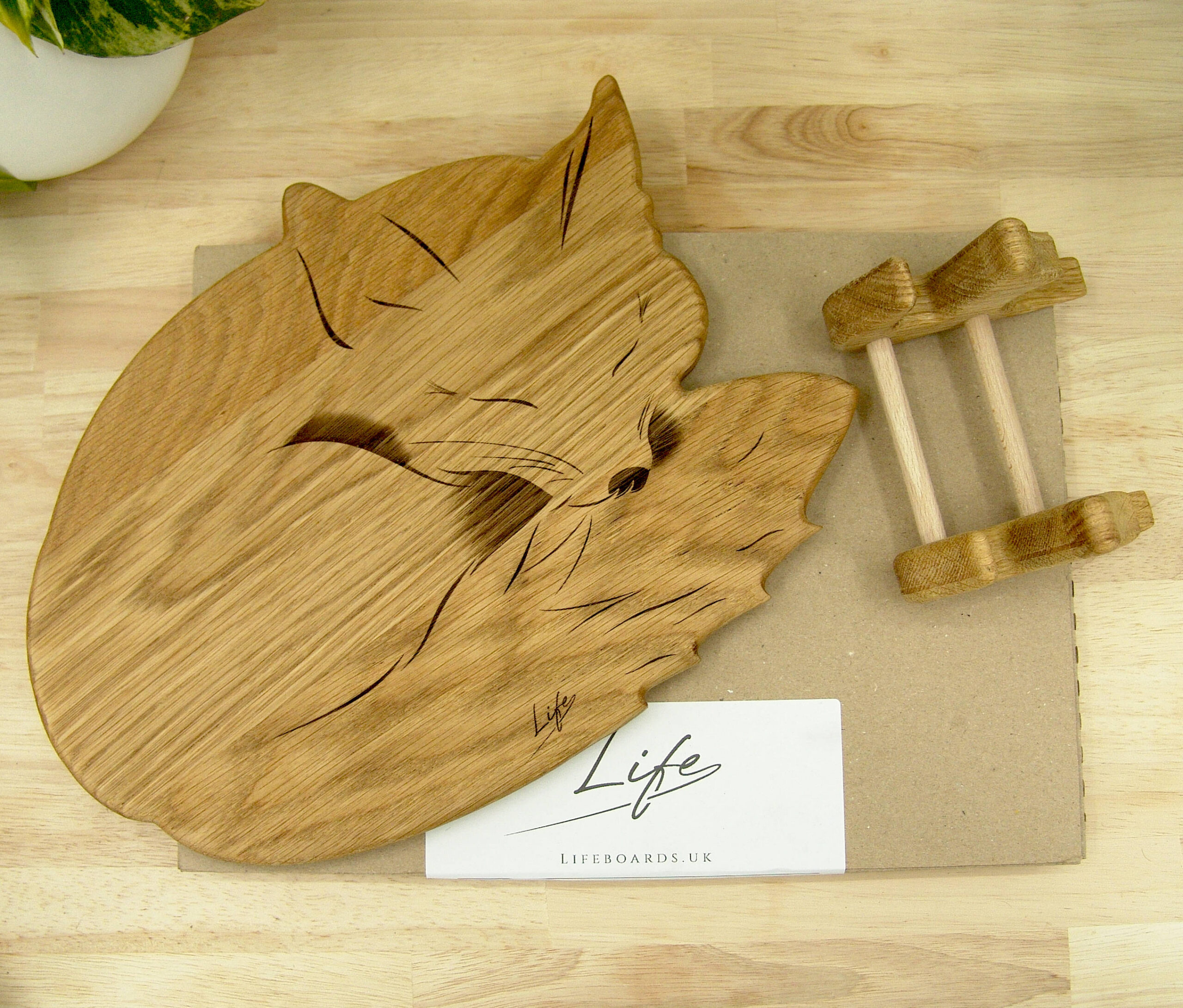 Handmade Fox Chopping Board in British Oak – Wooden Fox Gift - Image 3