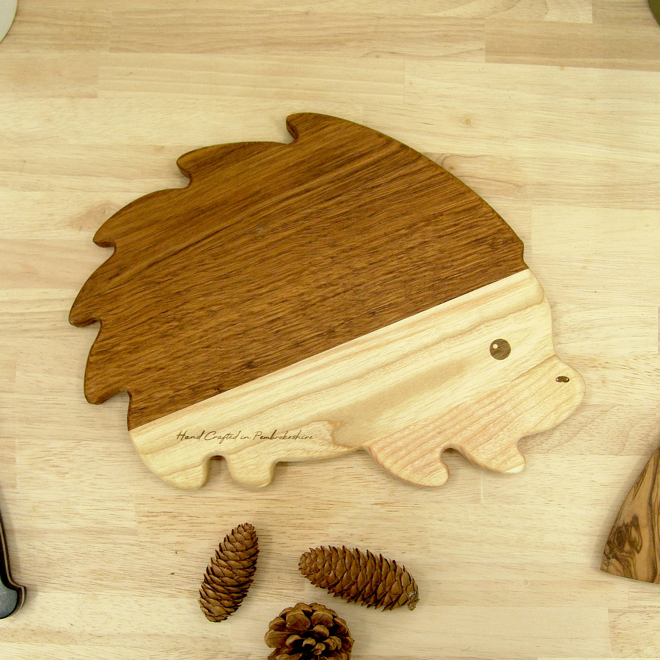 Hedgehog Chopping Board - Oak & Ash Hand Made - Image 9