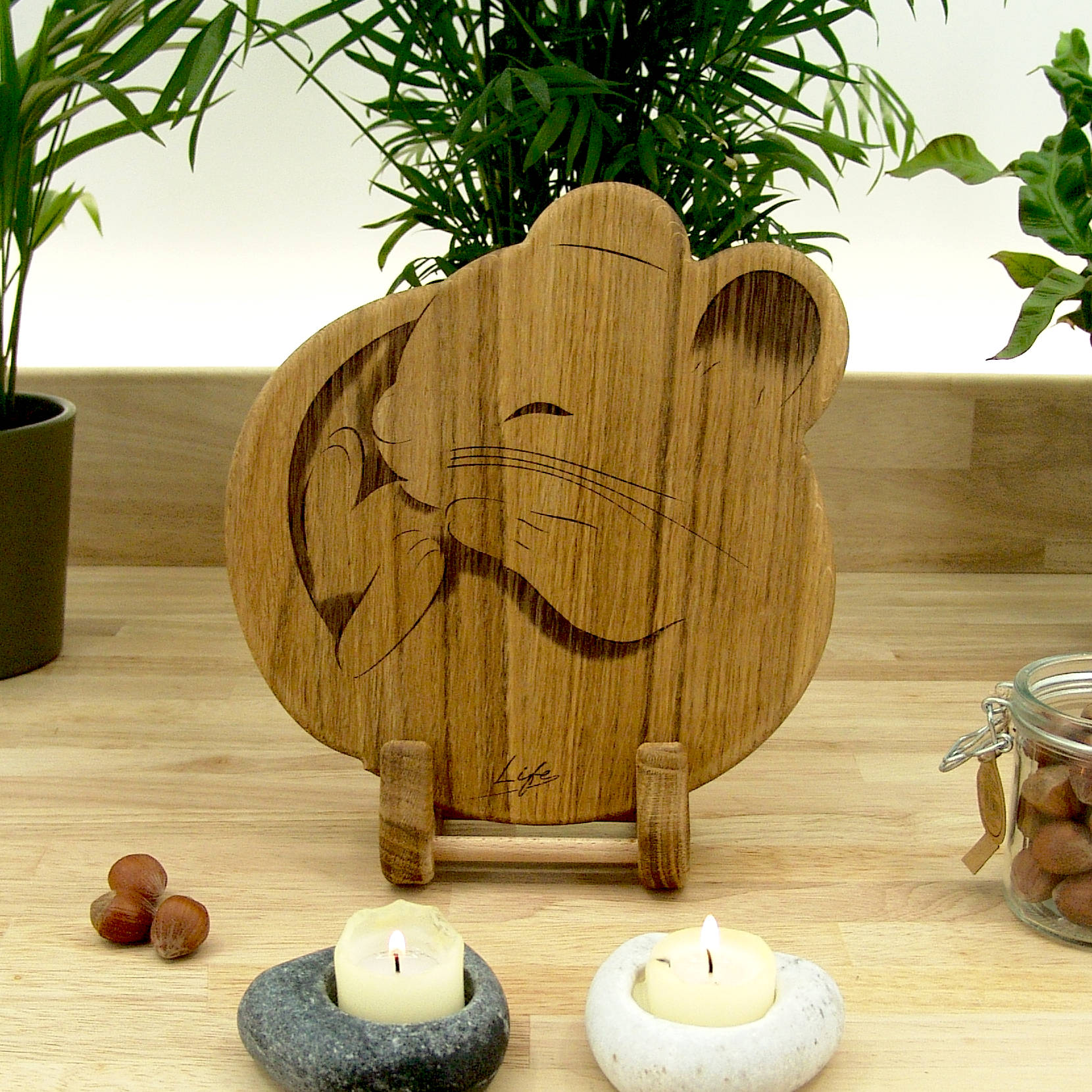 Mouse Chopping Board: Oak Sleepy Dormouse Cheese Board, UK Hand Made - Image 2