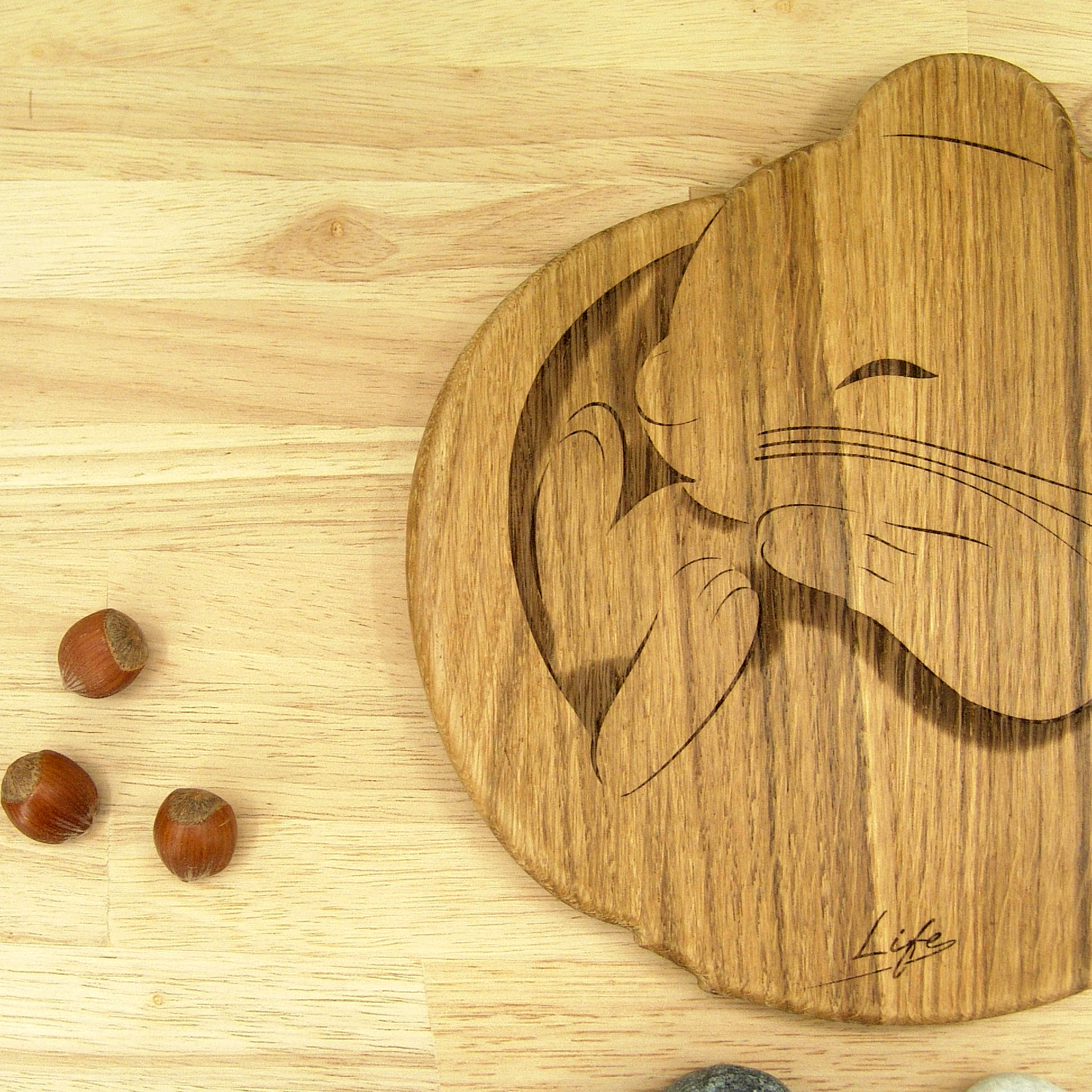 Mouse Chopping Board: Oak Sleepy Dormouse Cheese Board, UK Hand Made - Image 4