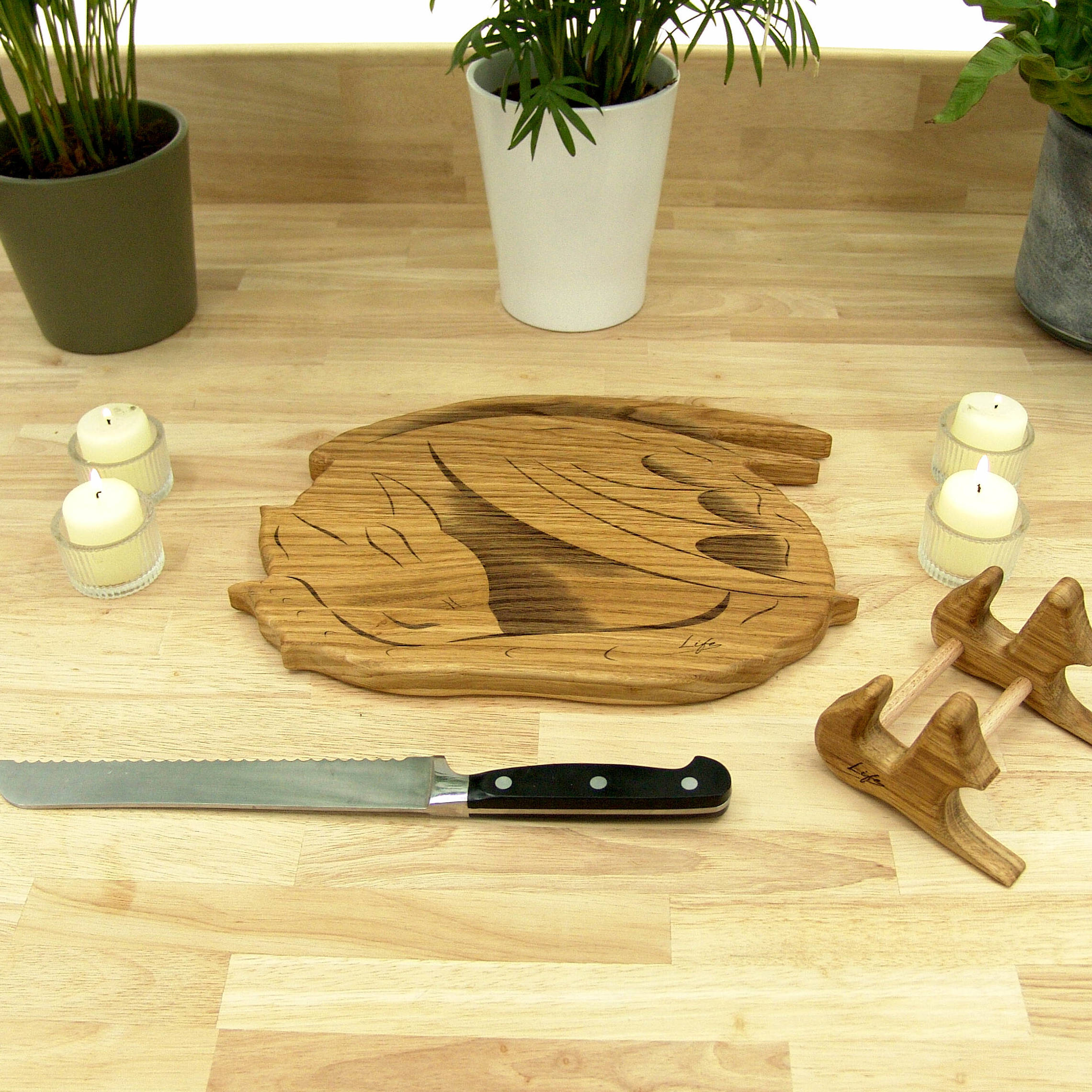 Sleeping Dragon Chopping Board – Oak, Hand Made - Image 4